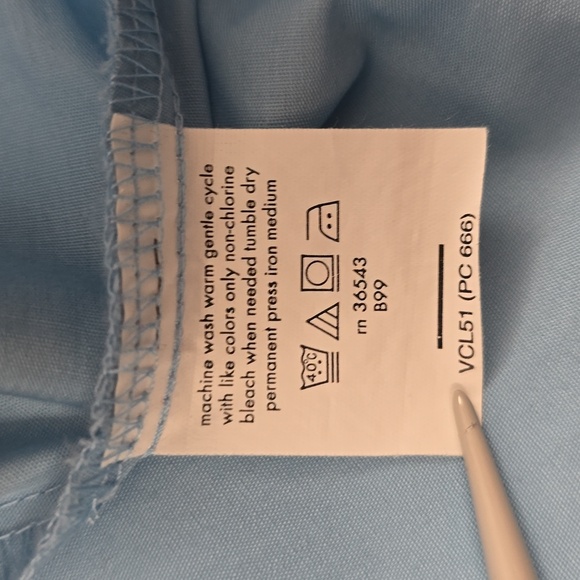 Van Heusen Fitted Wrinkle Free, Long Sleeve Blue Medium Size 15 1/2 34/35 - Picture 13 of 14